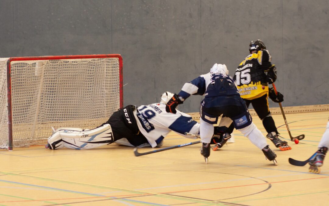 Derby-Sieg für die Crash Eagles. 13:5 (6:1/4:3/3:1) Erfolg gegen Krefeld. Zweite Herren bezwingt Atting mit 6:5 (1:2/0:2/4:1) nach Penaltyschiessen.