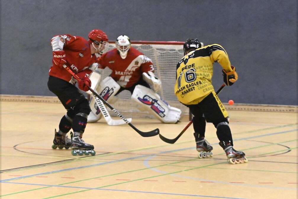 Eine Hand am Pokal! Crash Eagles gewinnen erstes Finale gegen die Köln-Rheinos mit 6:4 (3:0/0:2/3:2).